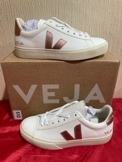 VEJA WOMEN'S CAMPO CHROME FREE LEATHER TRAINERS IN EXTRA WHITE/NACRE - UK 4/EU 37 - RRP £140: LOCATION - LUXURY