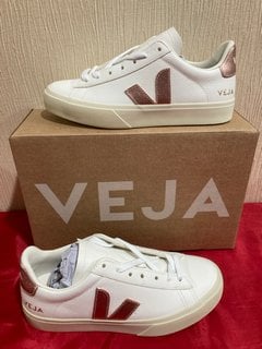 VEJA WOMEN'S CAMPO CHROME FREE LEATHER TRAINERS IN EXTRA WHITE/NACRE - UK 4/EU 37 - RRP £140: LOCATION - LUXURY