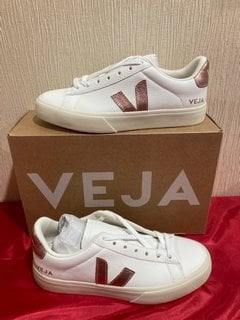 VEJA WOMEN'S CAMPO CHROME FREE LEATHER TRAINERS IN EXTRA WHITE/NACRE - UK 5/EU 38 - RRP £140: LOCATION - LUXURY