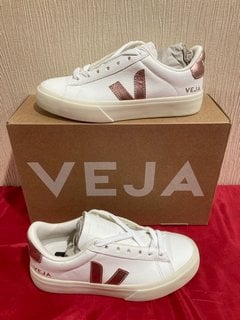 VEJA WOMEN'S CAMPO CHROME FREE LEATHER TRAINERS IN EXTRA WHITE/NACRE - UK 2 - RRP £140: LOCATION - LUXURY