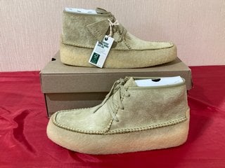 CLARKS ORIGINALS MEN'S CARAVAN SUEDE BOOTS IN MAPLE - UK 11 - RRP £180: LOCATION - LUXURY