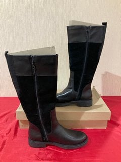 CLARKS WOMEN'S ORINOCO 2 HI LEATHER/WARM LINED KNEE HIGH BOOTS IN BLACK - UK 7 - RRP £135: LOCATION - LUXURY