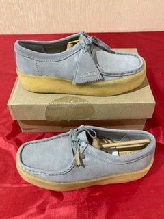 CLARKS ORIGINALS WOMEN'S WALLABEE CUP SUEDE SHOES IN GREY - UK 5 - RRP £120: LOCATION - LUXURY