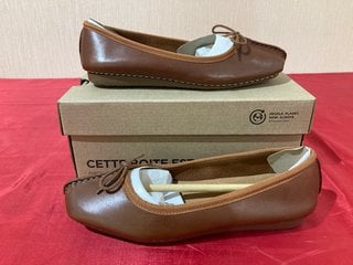 CLARKS WOMEN'S FRECKLE ICE LEATHER BALLET FLATS IN DARK TAN - UK 3 - RRP £55: LOCATION - LUXURY