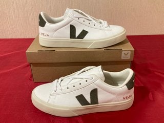 VEJA WOMEN'S CAMPO CHROME FREE LEATHER TRAINERS IN EXTRA WHITE/KHAKI - UK 6 - RRP £125: LOCATION - LUXURY