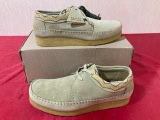 CLARKS ORIGINALS MEN'S SECRET GARDEN WEAVER SUEDE SHOES IN MAPLE - UK 9 - RRP £130: LOCATION - LUXURY