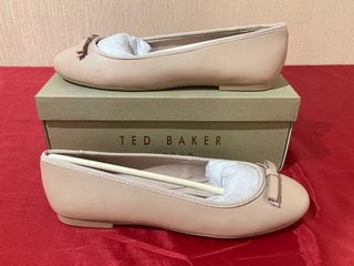 TED BAKER WOMEN'S SUALO LEATHER BALLET FLATS IN NUDE - UK 8 - RRP £85: LOCATION - LUXURY