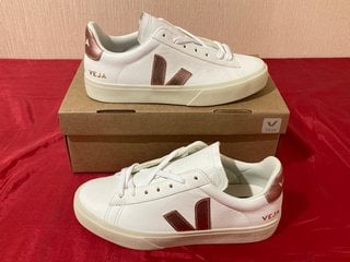 VEJA WOMEN'S CAMPO CHROME FREE LEATHER TRAINERS IN EXTRA WHITE/NACRE - UK 5/EU 38 - RRP £140: LOCATION - LUXURY