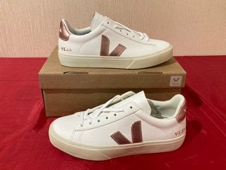 VEJA WOMEN'S CAMPO CHROME FREE LEATHER TRAINERS IN EXTRA WHITE/NACRE - UK 5/EU 38 - RRP £140: LOCATION - LUXURY