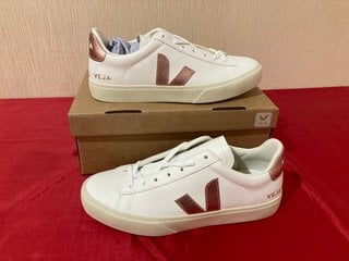 VEJA WOMEN'S CAMPO CHROME FREE LEATHER TRAINERS IN EXTRA WHITE/NACRE - UK 7/EU 40 - RRP £140: LOCATION - LUXURY