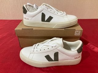 VEJA WOMEN'S CAMPO CHROME FREE LEATHER TRAINERS IN EXTRA WHITE/KHAKI - UK 6 - RRP £125: LOCATION - LUXURY