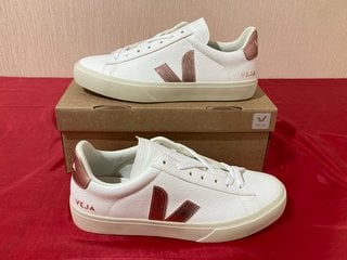 VEJA WOMEN'S CAMPO CHROME FREE LEATHER TRAINERS IN EXTRA WHITE/NACRE - UK 7/EU 40 - RRP £140: LOCATION - LUXURY