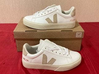 VEJA WOMEN'S CAMPO CHROME FREE LEATHER TRAINERS IN EXTRA WHITE/ALMOND - UK 2 - RRP £130: LOCATION - LUXURY