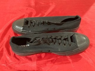 CONVERSE CHUCK TAYLOR ALL STAR OX CANVAS TRAINERS IN BLACK MONOCHROME - UK 11 - RRP £55: LOCATION - LUXURY