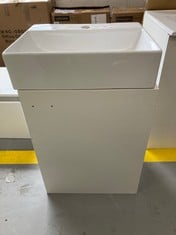 BATHROOM FURNITURE INCLUDING WHITE BASIN (DAMAGED) .