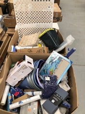 PALLET OF VARIETY OF ITEMS INCLUDING NAVY BLUE TOWEL MEASURES 30 X 50.