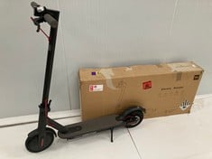 ELECTRIC SCOOTER MI BLACK (P.V.P 249€) (DOES NOT CHARGE, DOES NOT SWITCH ON).