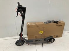 ELECTRIC SCOOTER DUCATI PRO 1 EVO BLACK COLOUR (P.V.P 498,67€).