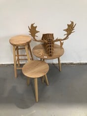 4 X HOUSEHOLD ITEMS INCLUDING WOODEN STOOL (DECORATIVE REINDEER HAS A BROKEN PART).