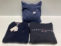 3 X TOMMY HILFIGER BRAND CLOTHING VARIOUS MODELS INCLUDING NAVY BLUE SWEATSHIRT SIZE M LOCATION 37B.