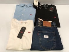 5 X LEVIS CLOTHING INCLUDING BLUE SHIRT SIZE S - LOCATION, 46B.