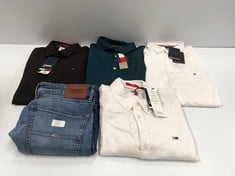 5 X TOMMY HILFIGER BRAND CLOTHING INCLUDING WHITE SHIRT SIZE L - LOCATION, 42B.