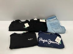 5 X PEPE JEANS GARMENTS VARIOUS SIZES AND MODELS INCLUDING BLUE T-SHIRT SIZE M - LOCATION 30B.