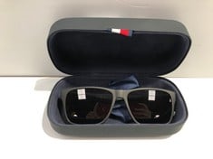 TOMMY HILFIGER SUNGLASSES MODEL TH1718/S-LOCATION 2B.