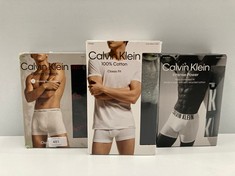 3 X CALVIN KLEIN PACKS VARIOUS SIZES AND MODELS INCLUDING PACK 3 T-SHIRTS SIZE L- LOCATION 27B.