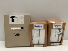 3 X PACKS VARIOUS BRANDS, MODELS AND SIZES INCLUDING PACK 2 PEPE JEANS T-SHIRTS SIZE S- LOCATION 27B.