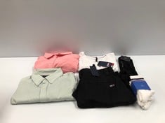 6 X TOMMY HILFIGER ITEMS VARIOUS MODELS AND SIZES INCLUDING POLO SHIRT SIZE M-LOCATION 16B.