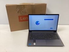 LAPTOP LENOVO IDEAPAD SLIM 3 15IAN8 256 GB (ORIGINAL RRP - 499,99 EUROS) IN SILVER (WITH BOX AND CHARGER). I3-N305, 8 GB RAM, , INTEL UHD GRAPHICS [JPTZ7698].