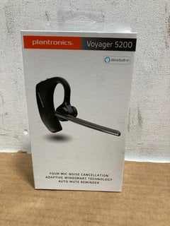 6 X ASSORTED BLUETOOTH HEADSETS TO INCLUDE PLANTRONICS VOYAGER 5200 BLUETOOTH HEADSET: LOCATION - B1