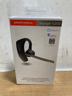 6 X ASSORTED BLUETOOTH HEADSETS TO INCLUDE PLANTRONICS VOYAGER 5200 BLUETOOTH HEADSET: LOCATION - B1