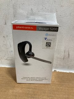 6 X ASSORTED BLUETOOTH HEADSETS TO INCLUDE PLANTRONICS VOYAGER 5200 BLUETOOTH HEADSET: LOCATION - B1