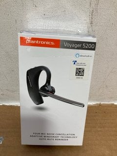 6 X ASSORTED BLUETOOTH HEADSETS TO INCLUDE PLANTRONICS VOYAGER 5200 BLUETOOTH HEADSET: LOCATION - B1