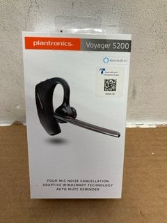 6 X ASSORTED BLUETOOTH HEADSETS TO INCLUDE PLANTRONICS VOYAGER 5200 BLUETOOTH HEADSET: LOCATION - B1