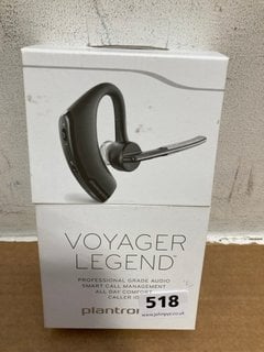 6 X ASSORTED BLUETOOTH HEADSETS TO INCLUDE PLANTRONICS VOYAGER 5200 BLUETOOTH HEADSET: LOCATION - B1