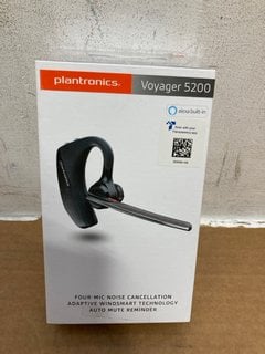 6 X ASSORTED BLUETOOTH HEADSETS TO INCLUDE PLANTRONICS VOYAGER 5200 BLUETOOTH HEADSET: LOCATION - B1