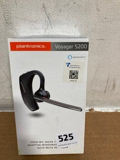 6 X ASSORTED BLUETOOTH HEADSETS TO INCLUDE PLANTRONICS VOYAGER 5200 BLUETOOTH HEADSET: LOCATION - B1