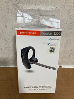 6 X ASSORTED BLUETOOTH HEADSETS TO INCLUDE PLANTRONICS VOYAGER 5200 BLUETOOTH HEADSET: LOCATION - B1