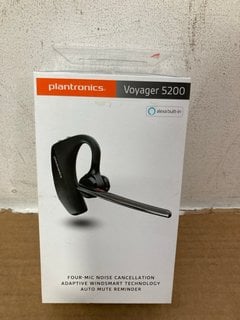 6 X ASSORTED BLUETOOTH HEADSETS TO INCLUDE PLANTRONICS VOYAGER 5200 BLUETOOTH HEADSET: LOCATION - B1