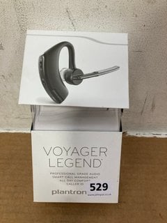 6 X ASSORTED BLUETOOTH HEADSETS TO INCLUDE PLANTRONICS VOYAGER 5200 BLUETOOTH HEADSET: LOCATION - B1