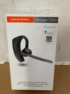 6 X ASSORTED BLUETOOTH HEADSETS TO INCLUDE PLANTRONICS VOYAGER 5200 BLUETOOTH HEADSET: LOCATION - B1