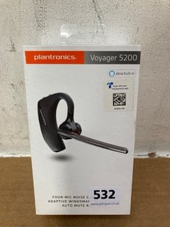 6 X ASSORTED BLUETOOTH HEADSETS TO INCLUDE PLANTRONICS VOYAGER 5200 BLUETOOTH HEADSET: LOCATION - B1