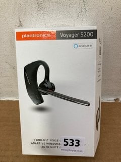 6 X ASSORTED BLUETOOTH HEADSETS TO INCLUDE PLANTRONICS VOYAGER 5200 BLUETOOTH HEADSET: LOCATION - B1