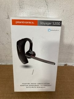 6 X ASSORTED BLUETOOTH HEADSETS TO INCLUDE PLANTRONICS VOYAGER 5200 BLUETOOTH HEADSET: LOCATION - B1