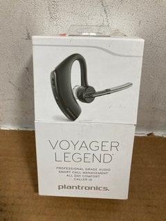 6 X ASSORTED BLUETOOTH HEADSETS TO INCLUDE PLANTRONICS VOYAGER 5200 BLUETOOTH HEADSET: LOCATION - B1