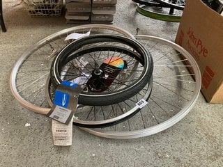 QTY OF ASSORTED PUSH BIKE RIMS IN DIFFERENT SIZES TO INCLUDE 1 MARATHON PLUS TIRE: LOCATION - B1