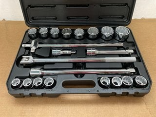 21 PIECE SOCKET SET WITH 19 TO 50MM SOCKETS: LOCATION - B1